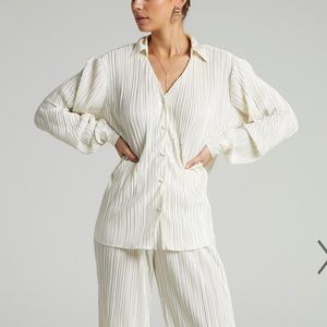 SHOWPO BECCA PLISSE TOP NBW NWT